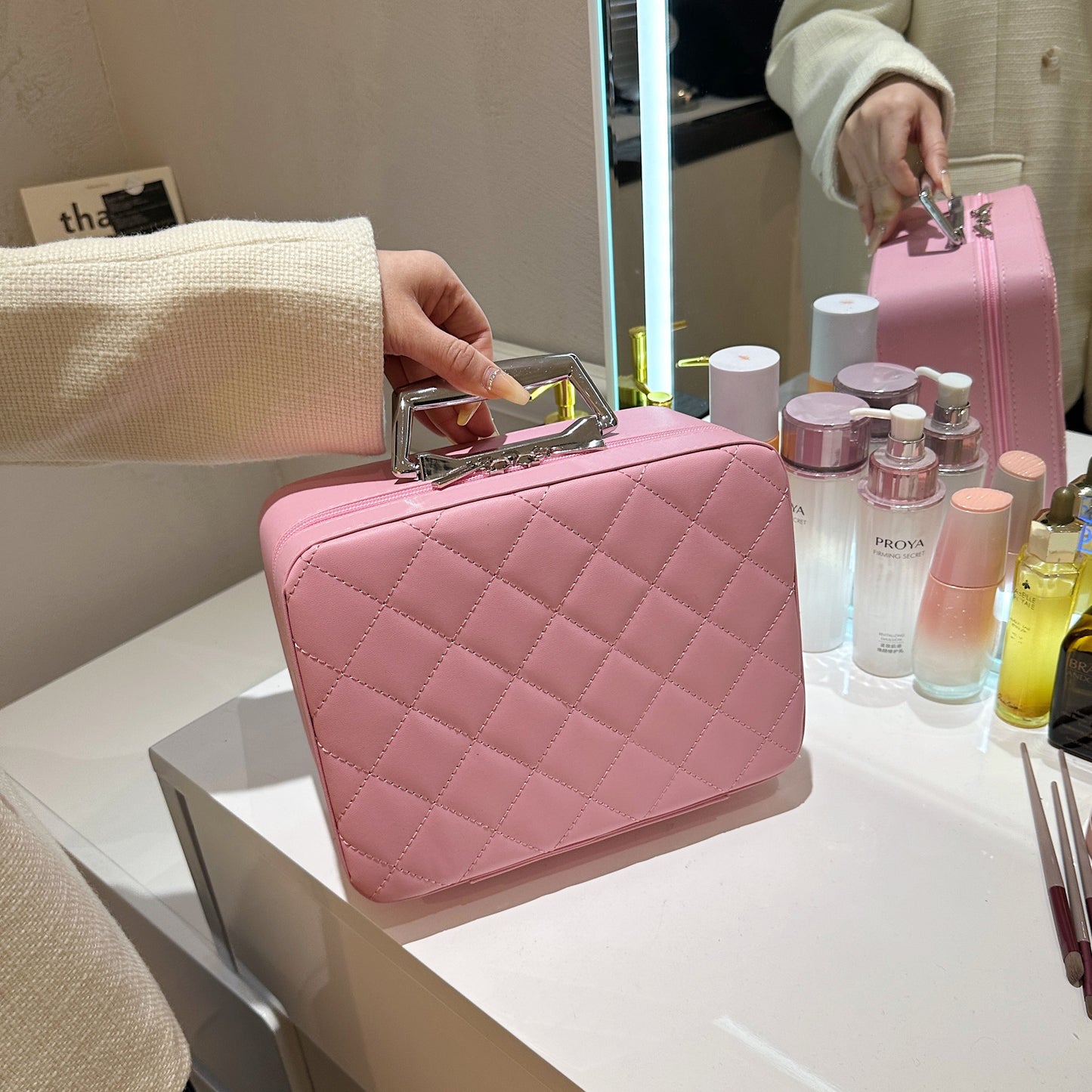 Rhombus-Embroidery Design Cosmetic Bag With Handle And Mirror