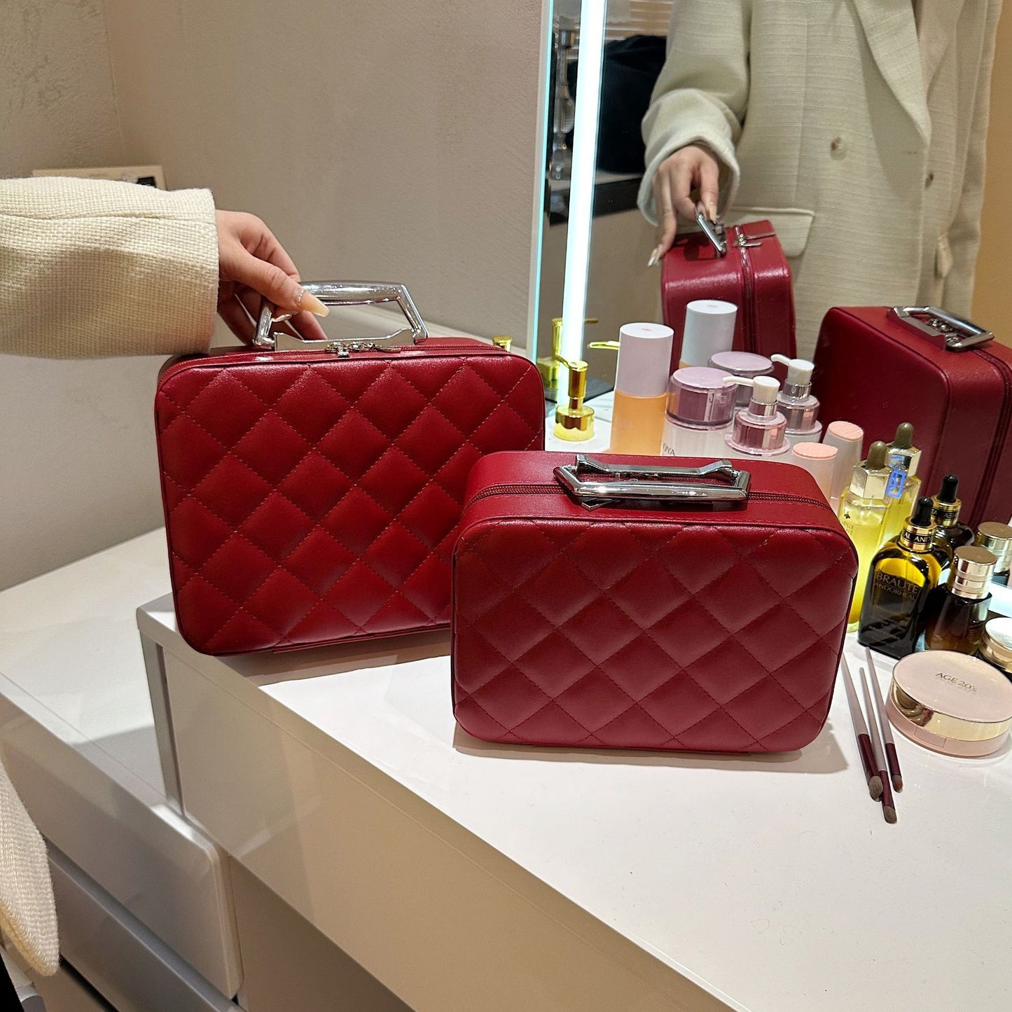 Rhombus-Embroidery Design Cosmetic Bag With Handle And Mirror